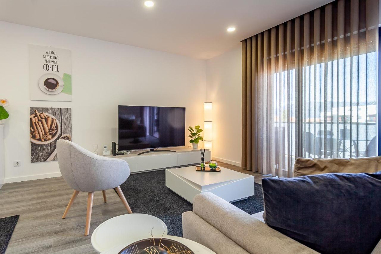 Led - Vista Alegre Apartment *